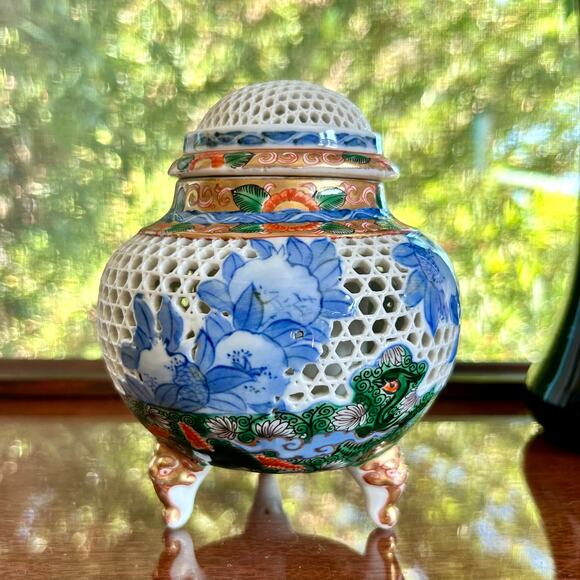 Vintage Japanese Hirado Pierced Porcelain Incense Burner with Lid – Hand-Painted - Picture 1 of 15